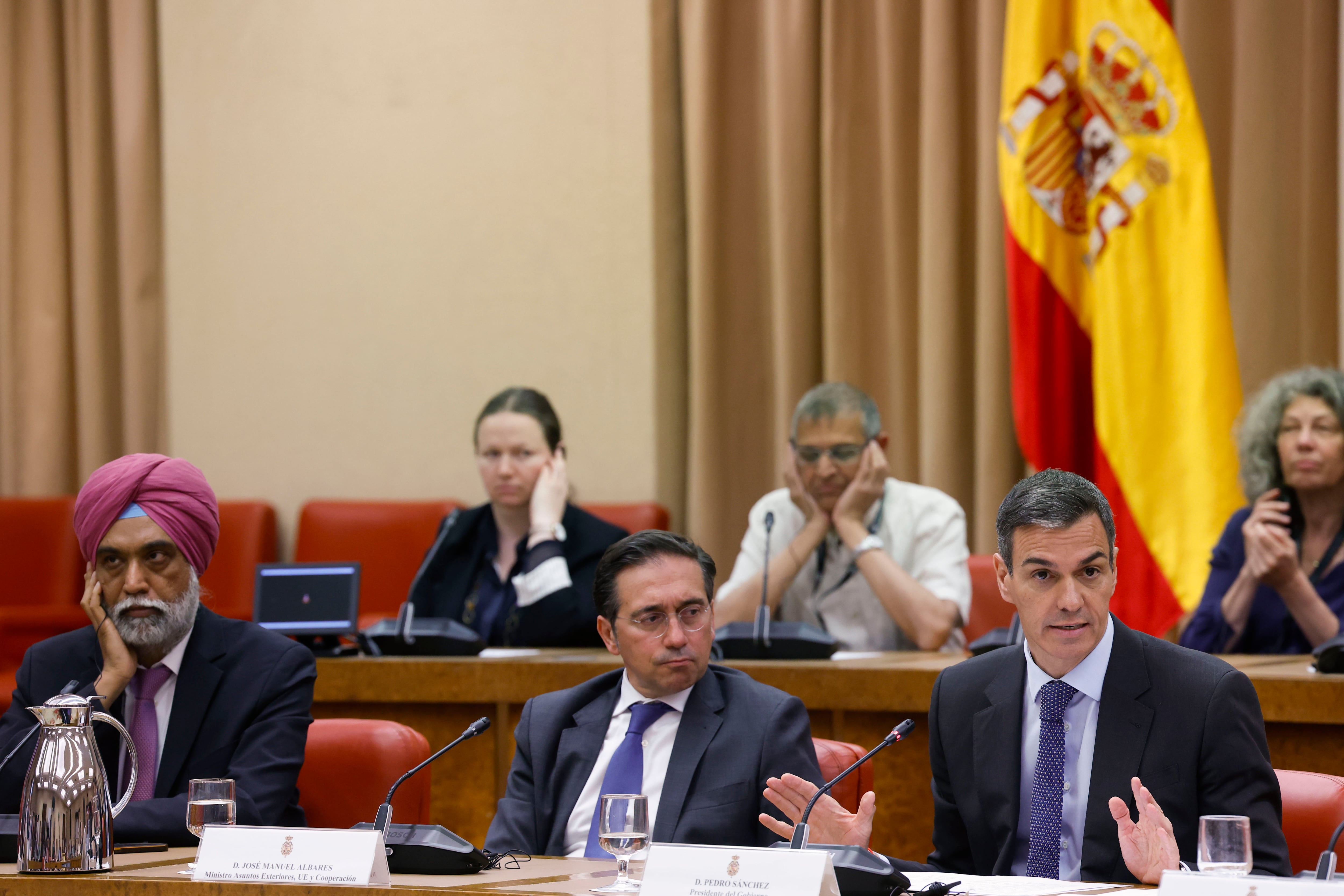 Pedro Sánchez alerta del “colonialismo silencioso” de la IA y pide una respuesta global ante expertos de la ONU
