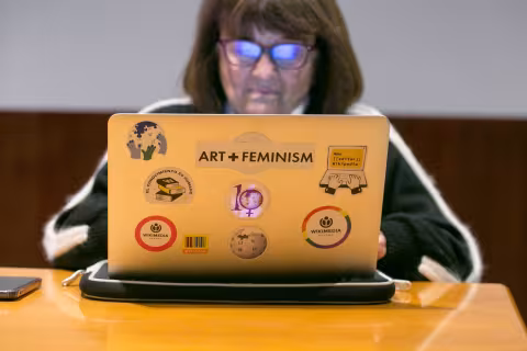 Cuarto Propio en Wikipedia: las editoras que hacen justicia a las mujeres en internet desde hace más de una década 